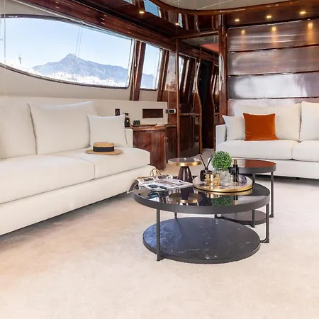 船上ホテル Super Yacht Located In Puerto Banus *