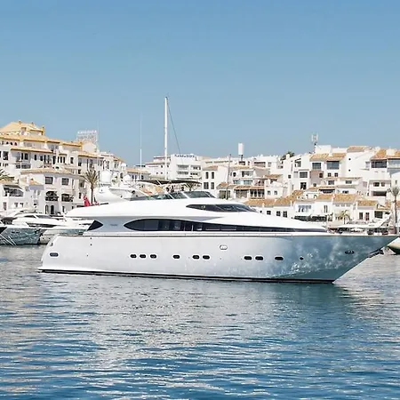 Πλωτό κατάλυμα Super Yacht Located In Puerto Banus