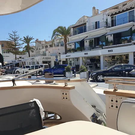 船上ホテル Super Yacht Located In Puerto Banus *