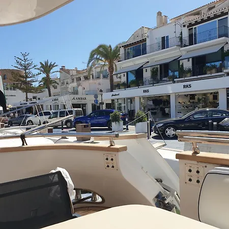 Πλωτό κατάλυμα Super Yacht Located In Puerto Banus *