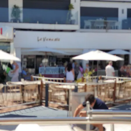 Super Yacht Located In Puerto Banus 보트호텔