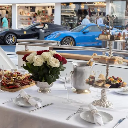 船上ホテル Super Yacht Located In Puerto Banus