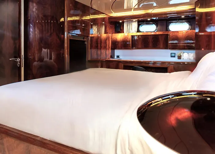 Super Yacht Located In Puerto Banus Botel *